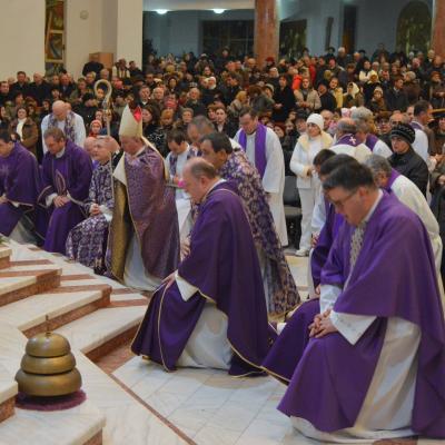 13 decembrie: Bacău: Deschiderea Porţii sfinte a Milostivirii