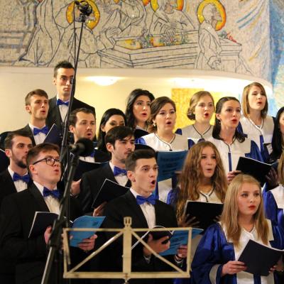 13 decembrie: Iaşi: Concert de colinde al Corului "Juvenes Ecclesiae" în catedrala "Sfânta Fecioară Maria, Regină"