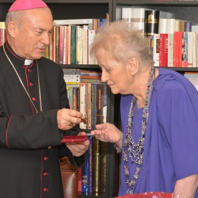 15 decembrie: Iaşi: Lansarea cărţii "Pelerinul iubirii milostive. Sfântul Ioan Paul al II-lea şi România", de Ecaterina Hanganu, la sediul Episcopiei Romano-Catolice de Iaşi
