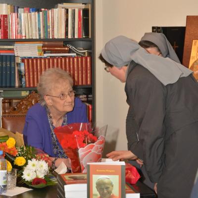 15 decembrie: Iaşi: Lansarea cărţii "Pelerinul iubirii milostive. Sfântul Ioan Paul al II-lea şi România", de Ecaterina Hanganu, la sediul Episcopiei Romano-Catolice de Iaşi
