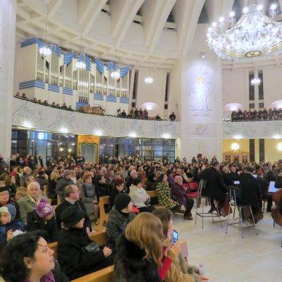 21 decembrie: Iaşi: Concert de Crăciun organizat de Filarmonica "Moldova" în catedrala "Sfânta Fecioară Maria, Regină"
