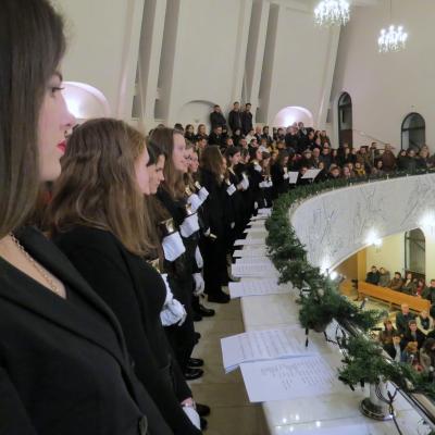 21 decembrie: Iaşi: Concert de Crăciun organizat de Filarmonica "Moldova" în catedrala "Sfânta Fecioară Maria, Regină"