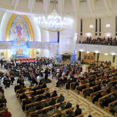 21 decembrie: Iaşi: Concert de Crăciun organizat de Filarmonica "Moldova" în catedrala "Sfânta Fecioară Maria, Regină"