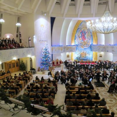 21 decembrie: Iaşi: Concert de Crăciun organizat de Filarmonica "Moldova" în catedrala "Sfânta Fecioară Maria, Regină"