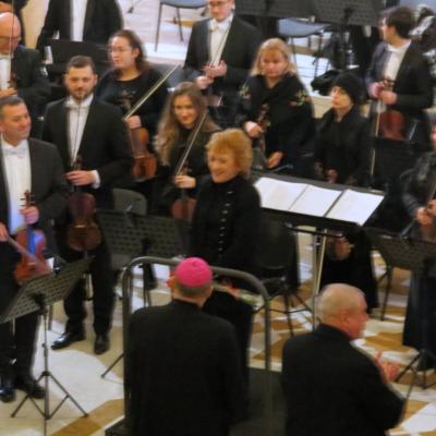 21 decembrie: Iaşi: Concert de Crăciun organizat de Filarmonica "Moldova" în catedrala "Sfânta Fecioară Maria, Regină"