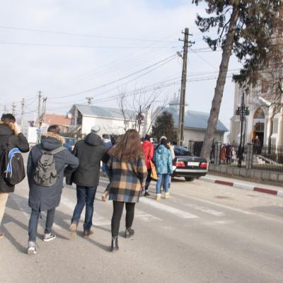24 ianuarie: Cercetaşii din Pildeşti şi copii din Simioneşti se roagă şi se joacă împreună