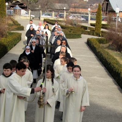 2 februarie: Oneşti: Celebrarea zonală a Zilei Mondiale a Persoanelor Consacrate