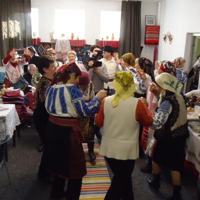 6 februarie: Roman: Vincenţienii la şezătoare