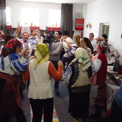 6 februarie: Roman: Vincenţienii la şezătoare