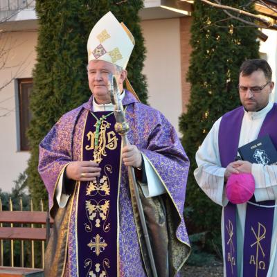 14 februarie: Teţcani: Sfinţirea unei grote dedicate persoanelor consacrate