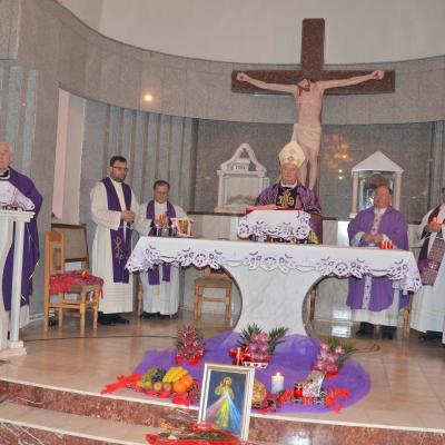 14 februarie: Teţcani: Sfinţirea unei grote dedicate persoanelor consacrate