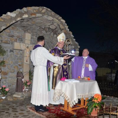 14 februarie: Teţcani: Sfinţirea unei grote dedicate persoanelor consacrate
