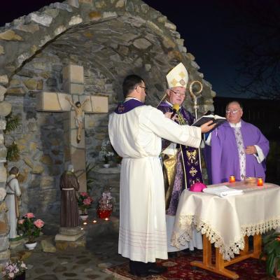 14 februarie: Teţcani: Sfinţirea unei grote dedicate persoanelor consacrate