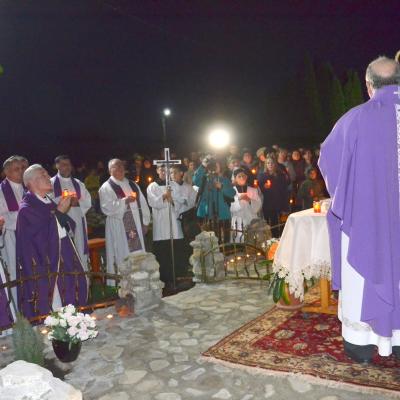 14 februarie: Teţcani: Sfinţirea unei grote dedicate persoanelor consacrate