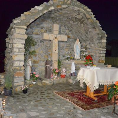 14 februarie: Teţcani: Sfinţirea unei grote dedicate persoanelor consacrate