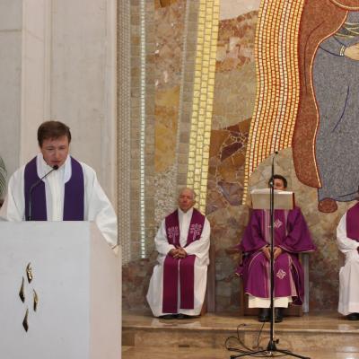21 februarie: Zaragoza (Spania): La 25 de ani de slujire în via Domnului