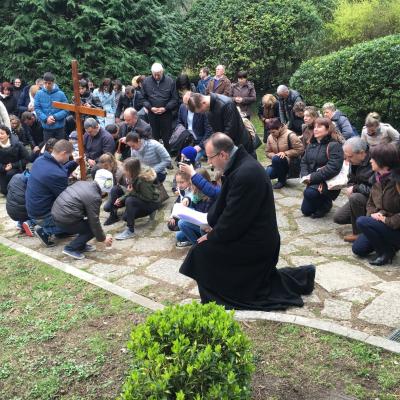 13 martie: Padova: Îngenuncheaţi în faţa crucii
