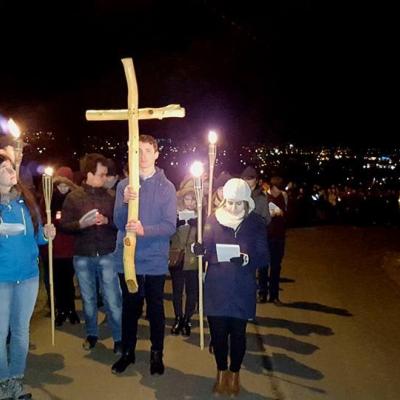 15 martie: Iaşi: "Îmbrăţişarea răscumpărării" - Calea sfintei cruci împreună cu tinerii pe dealul Cetăţuia