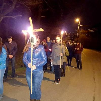 15 martie: Iaşi: "Îmbrăţişarea răscumpărării" - Calea sfintei cruci împreună cu tinerii pe dealul Cetăţuia