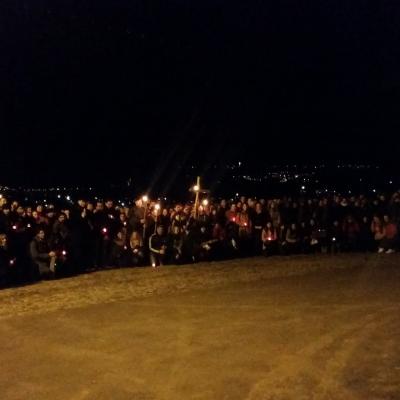 15 martie: Iaşi: "Îmbrăţişarea răscumpărării" - Calea sfintei cruci împreună cu tinerii pe dealul Cetăţuia