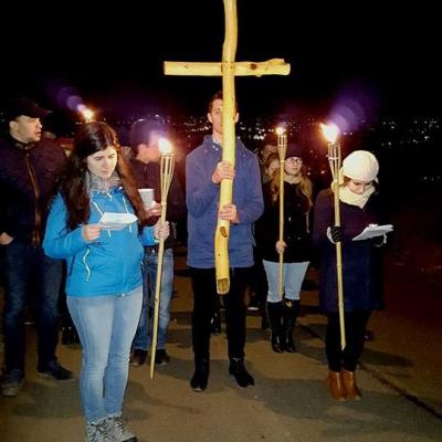 15 martie: Iaşi: "Îmbrăţişarea răscumpărării" - Calea sfintei cruci împreună cu tinerii pe dealul Cetăţuia