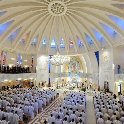 24 martie: Iaşi: Liturghia crismei