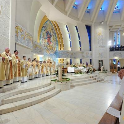 24 martie: Iaşi: Liturghia crismei