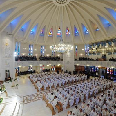 24 martie: Iaşi: Liturghia crismei