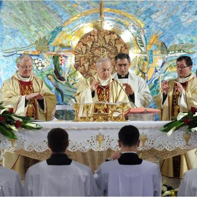 24 martie: Iaşi: Liturghia crismei