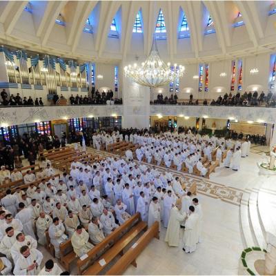 24 martie: Iaşi: Liturghia crismei