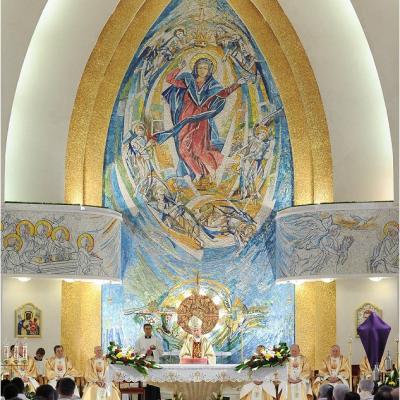 24 martie: Iaşi: Liturghia crismei