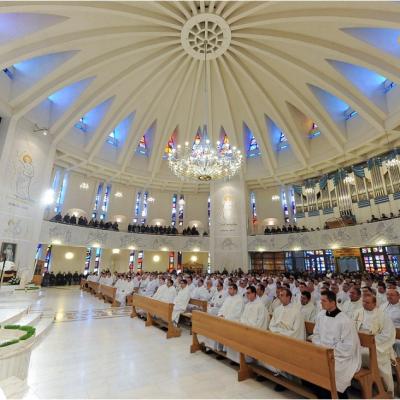 24 martie: Iaşi: Liturghia crismei