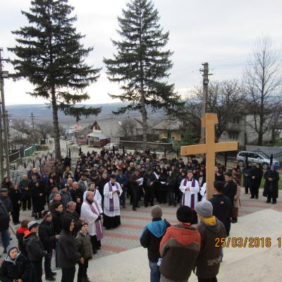25 martie: Pustiana: Vinerea Mare, zi pentru caritate, rugăciune şi meditaţie