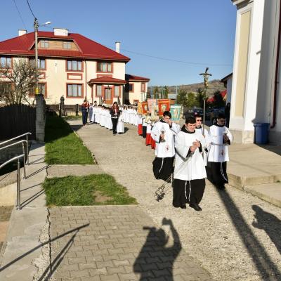 3 aprilie: Luizi-Călugăra: Prima sfântă Împărtăşanie