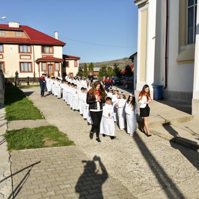 3 aprilie: Luizi-Călugăra: Prima sfântă Împărtăşanie