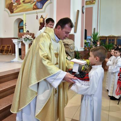 3 aprilie: Luizi-Călugăra: Prima sfântă Împărtăşanie