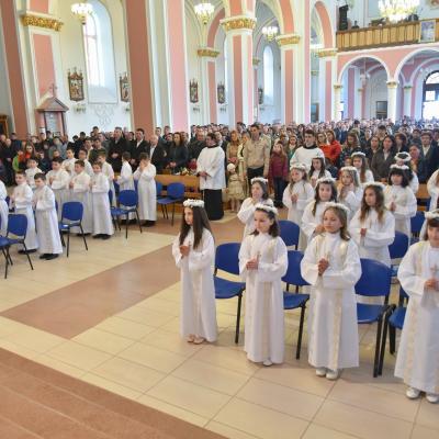 3 aprilie: Luizi-Călugăra: Prima sfântă Împărtăşanie
