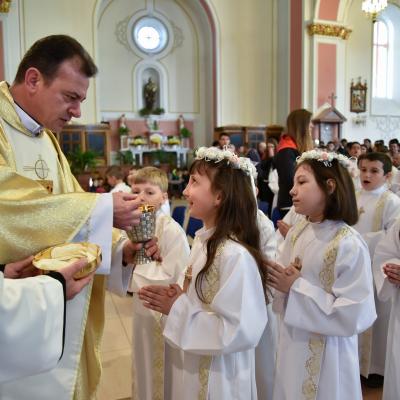 3 aprilie: Luizi-Călugăra: Prima sfântă Împărtăşanie