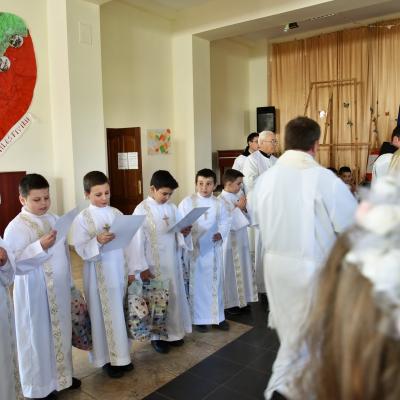 3 aprilie: Luizi-Călugăra: Prima sfântă Împărtăşanie