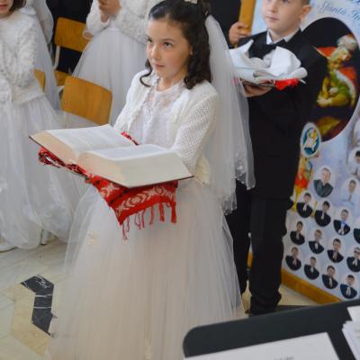 3 aprilie: Gherăeşti: Prima Sfântă Împărtăşanie