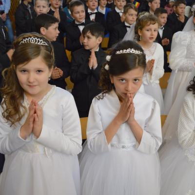 3 aprilie: Gherăeşti: Prima Sfântă Împărtăşanie