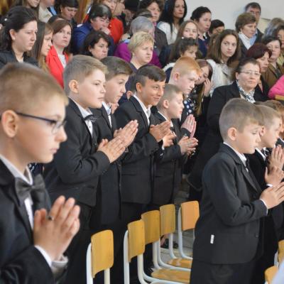 3 aprilie: Gherăeşti: Prima Sfântă Împărtăşanie