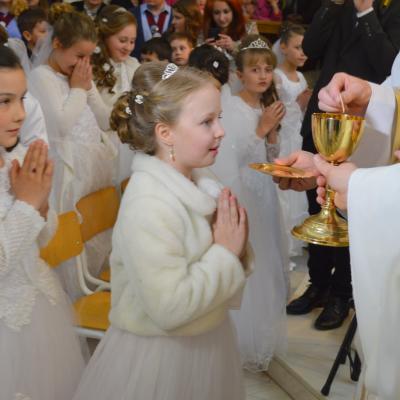 3 aprilie: Gherăeşti: Prima Sfântă Împărtăşanie