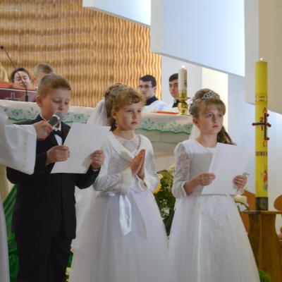 3 aprilie: Gherăeşti: Prima Sfântă Împărtăşanie