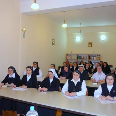 4 aprilie: Baraţi: Sărbătoare în comunitatea surorilor "Slujitoarele lui Cristos - Marelui Preot"