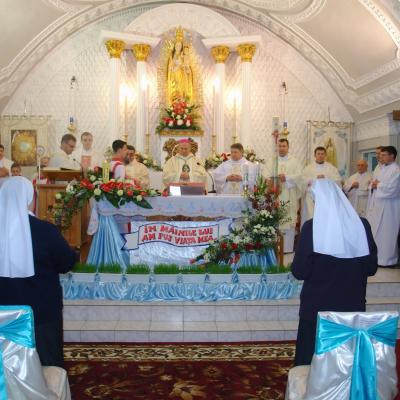 4 aprilie: Baraţi: Sărbătoare în comunitatea surorilor "Slujitoarele lui Cristos - Marelui Preot"