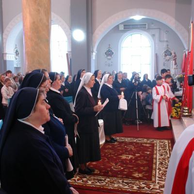 4 aprilie: Baraţi: Sărbătoare în comunitatea surorilor "Slujitoarele lui Cristos - Marelui Preot"