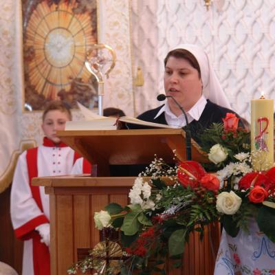 4 aprilie: Baraţi: Sărbătoare în comunitatea surorilor "Slujitoarele lui Cristos - Marelui Preot"