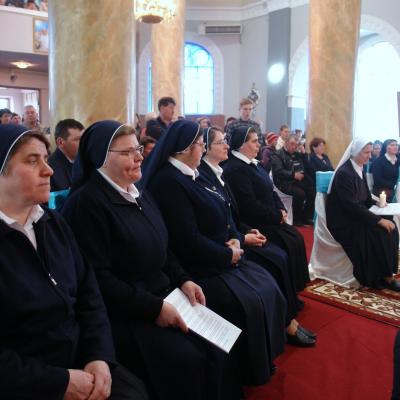 4 aprilie: Baraţi: Sărbătoare în comunitatea surorilor "Slujitoarele lui Cristos - Marelui Preot"