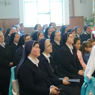 4 aprilie: Baraţi: Sărbătoare în comunitatea surorilor "Slujitoarele lui Cristos - Marelui Preot"